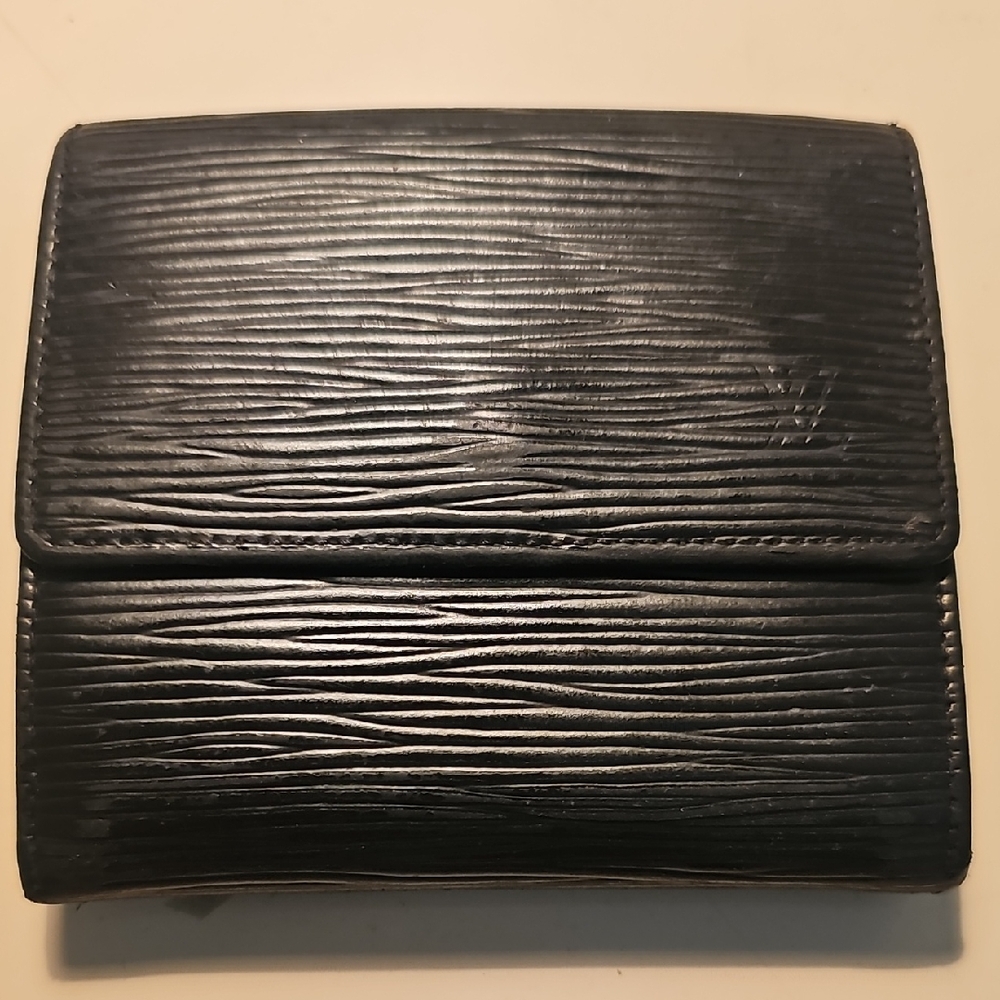 Elegant Louis Vuitton Epi Black Wallet